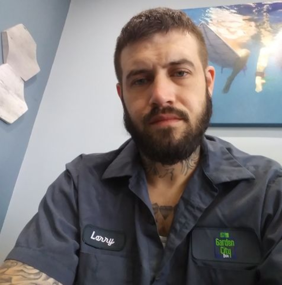 Meet your Posher, Larry